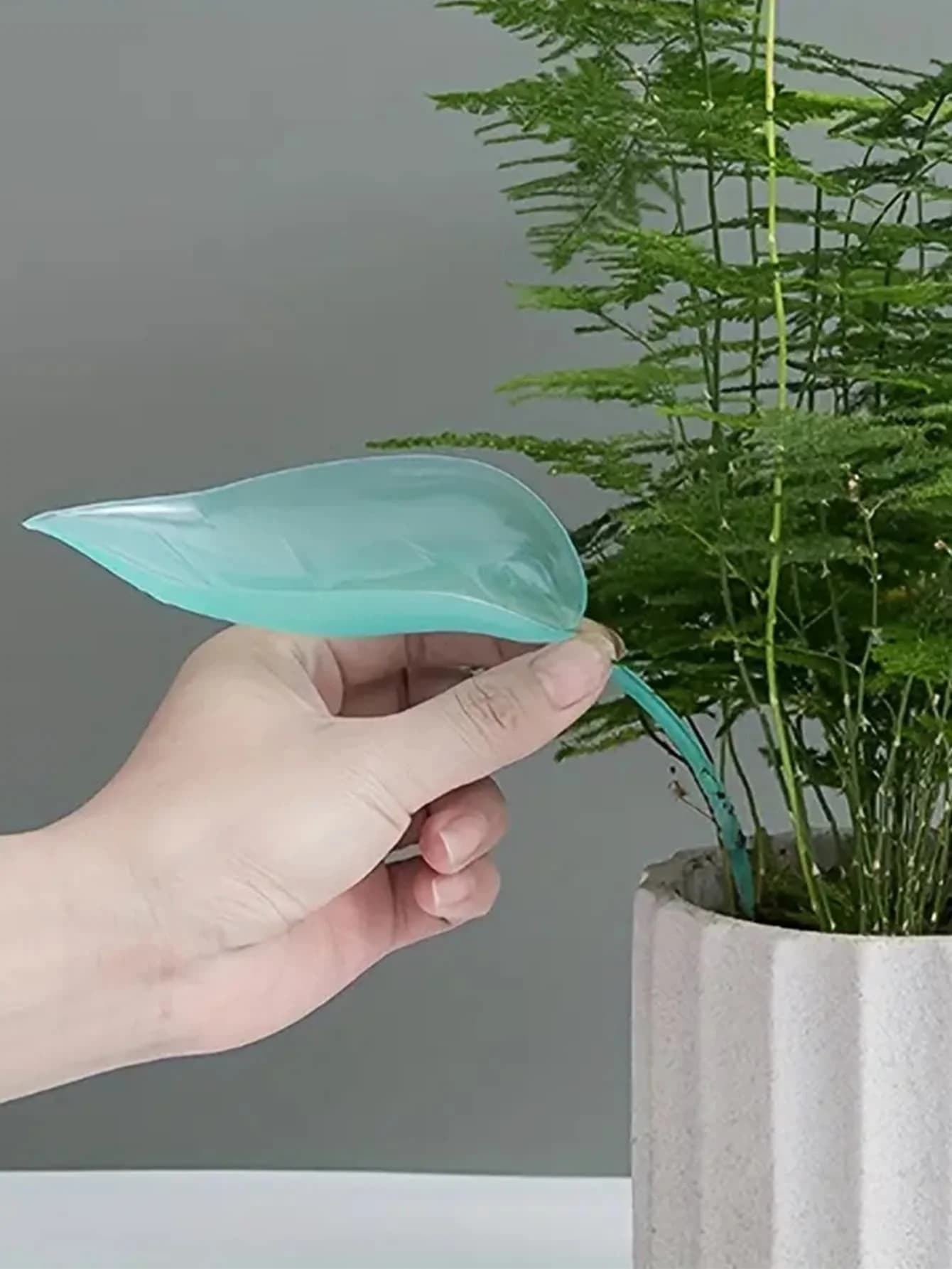 1 Pezzo Strumento Creativo per Irrigazione: Imbuto di Irrigazione a Forma di Foglia per Drenaggio Piante da Giardino e Dispositivo per Annaffiare Vasi