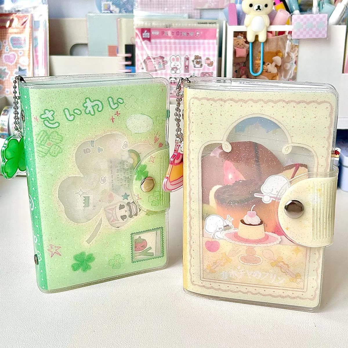 WAKAWAKA Raccoglitore A7 Quadrifoglio e Ragazza Glitter PVC Rimovibile Notebook a fogli mobili Adesivo Libro di archiviazione Tasca Notebook portatile