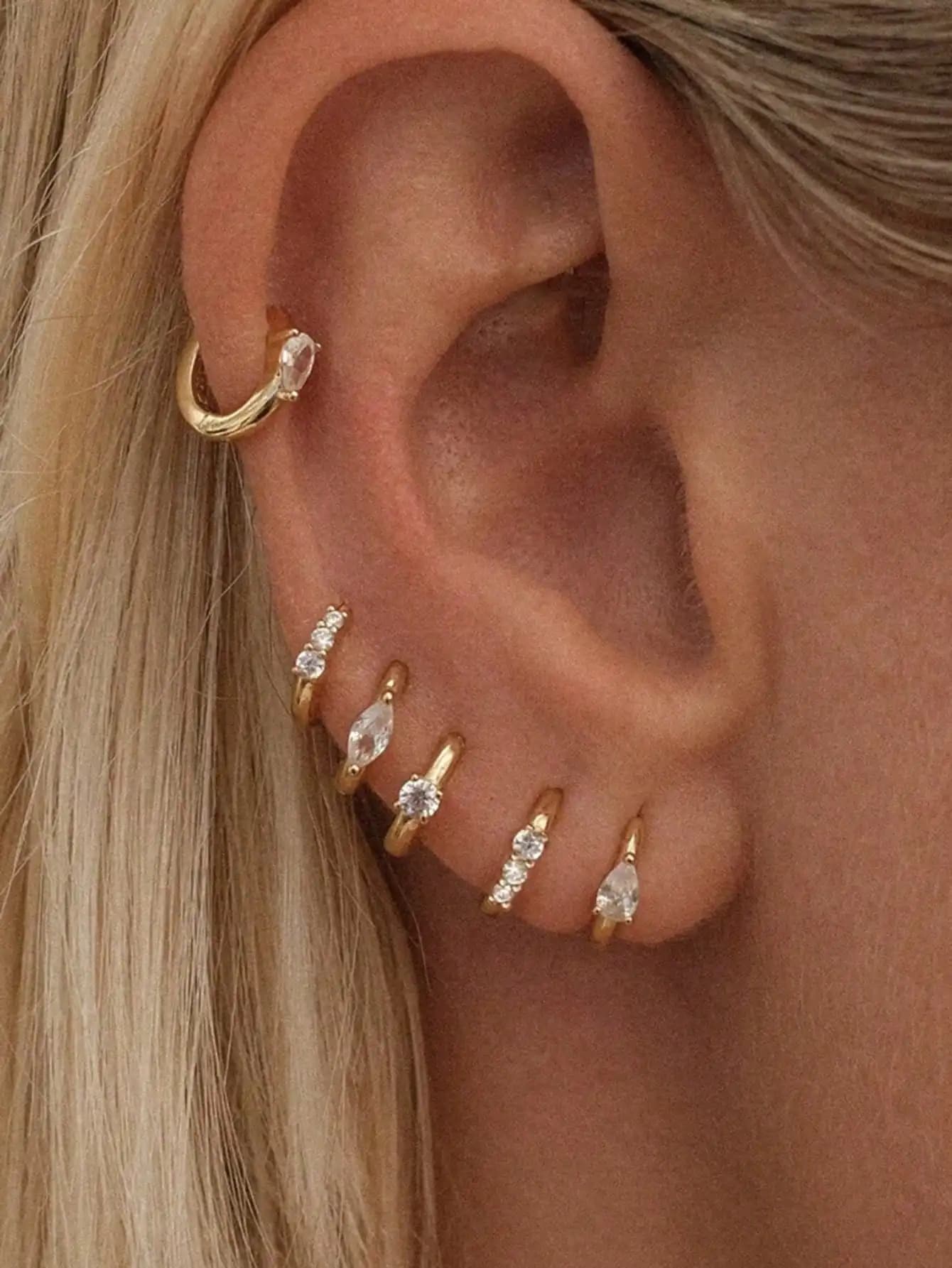 Shescity Set di 6 Orecchini Minimalisti alla Moda con Zirconia, Set di Orecchini Asimmetrici a Perno Singolo, Versatili per l'Uso Quotidiano Femminile