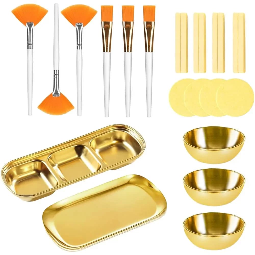 Set of 23 tools for the preparation of face masks, including mask brushes, bowls for mixing, facial sponges tablets, accessories for the creation of face masks.