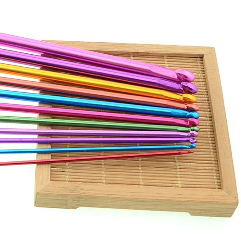Set di Uncinetti Colorati in Alluminio, Misure Multiple 2.0-8.0mm, Strumenti per Lavoro a Maglia con Manici Leggeri Antiscivolo per Sciarpe e Cappelli