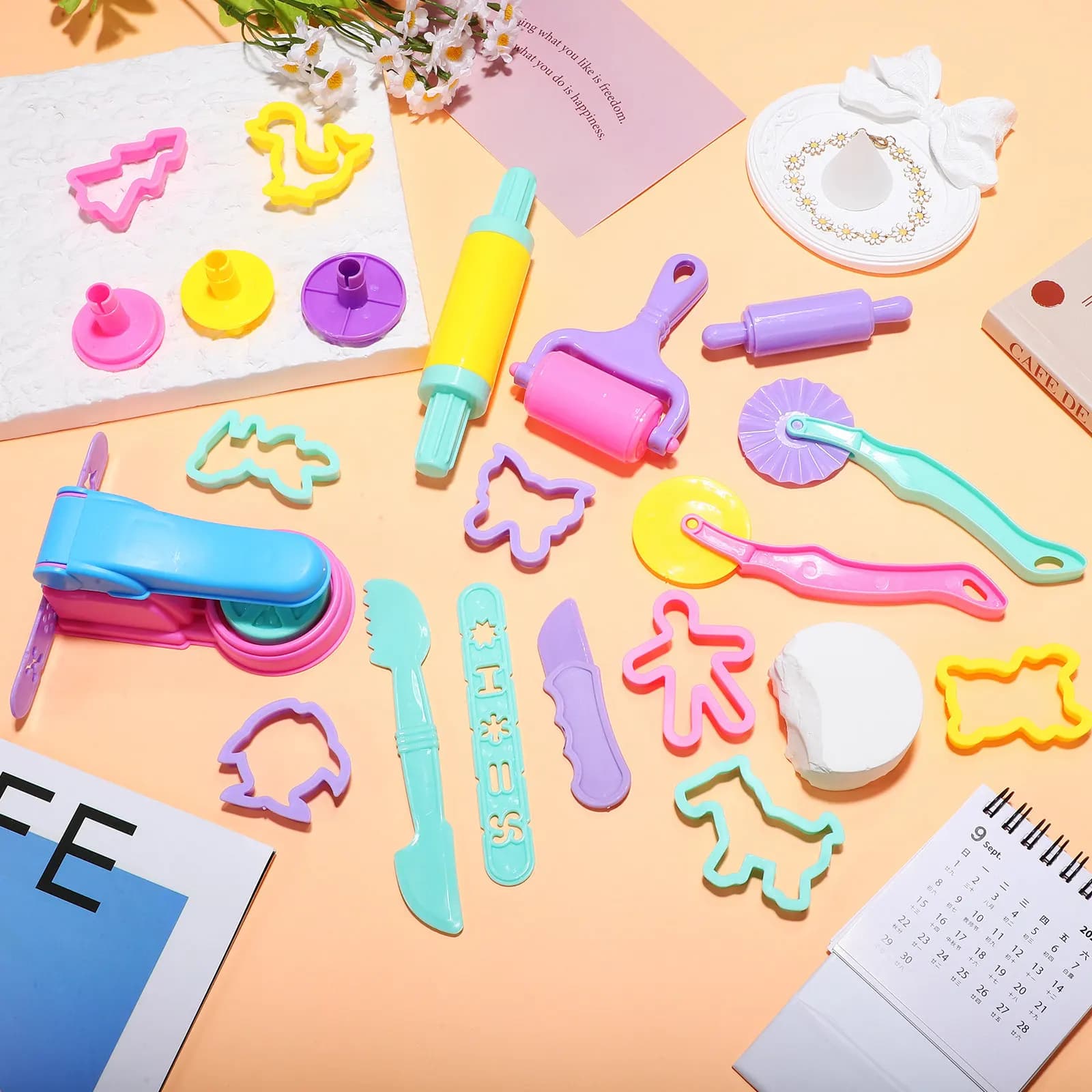 Set di 22 Utensili per Impasto per Bambini, Kit per Modellare l'Argilla con Stampi di Animali e Macchina per la Pasta, Gioco Educativo Creativo per Casa e Aula
