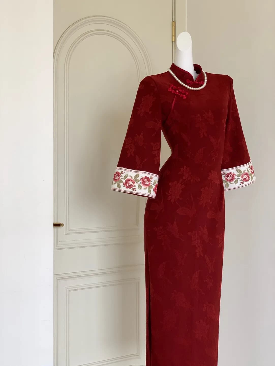 Red Chinese Style Reformed Qipao Dress Embroidered Slim Fit Long Sleeve Mid-Length Midi Dress National Style Wine Serving Cos...