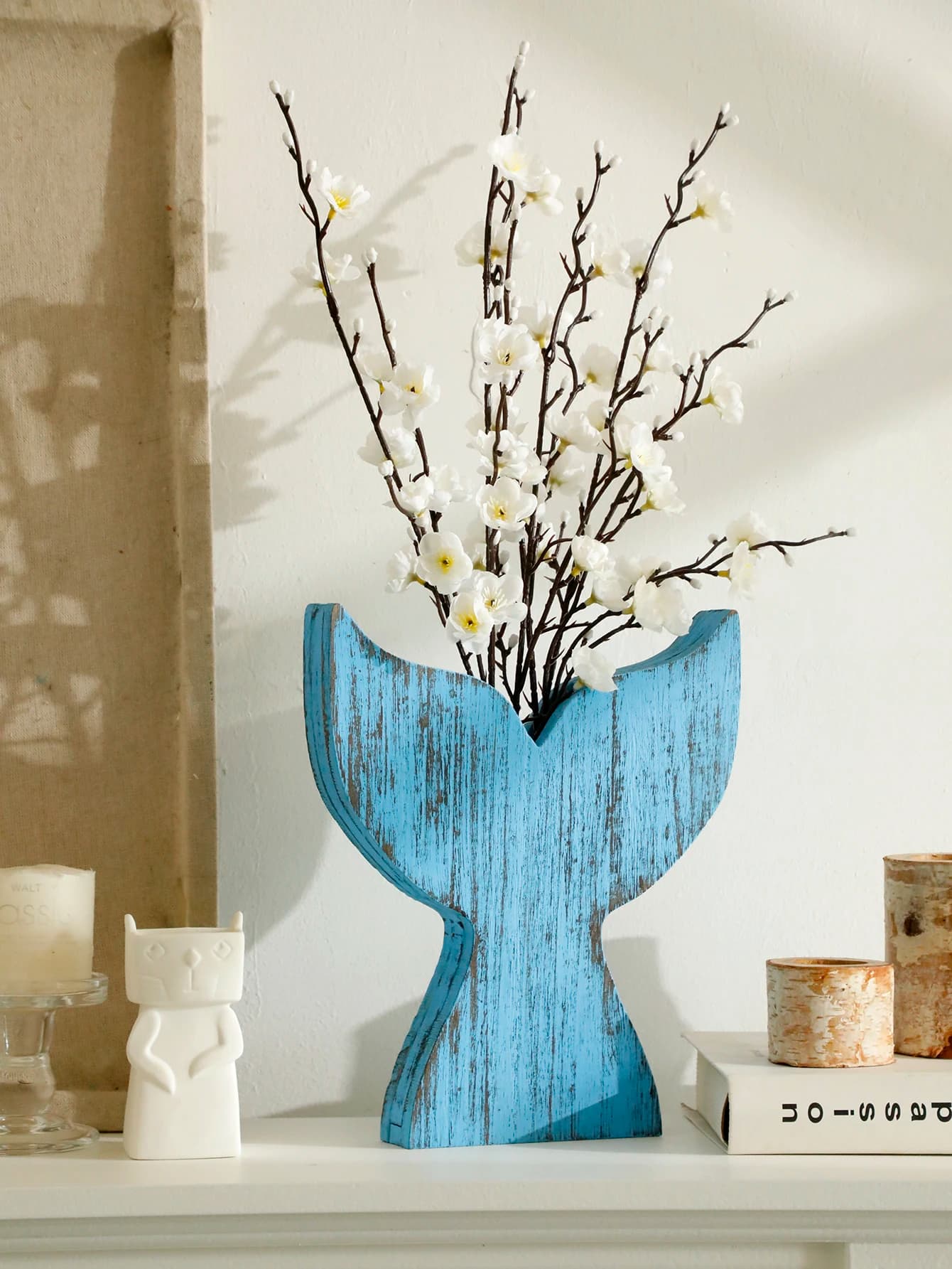 Vaso in legno nautico Coda di balena e tavola da surf Design Fioriera decorativa blu e bianca per fiori secchi Coastal Boho Home Decor Gift