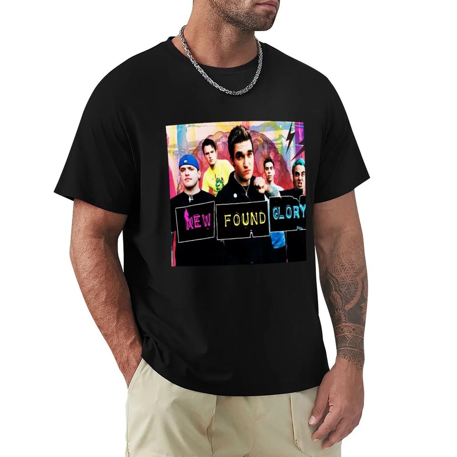 Collezione Essential Art Design T-shirt basic semplice e casual a maniche corte