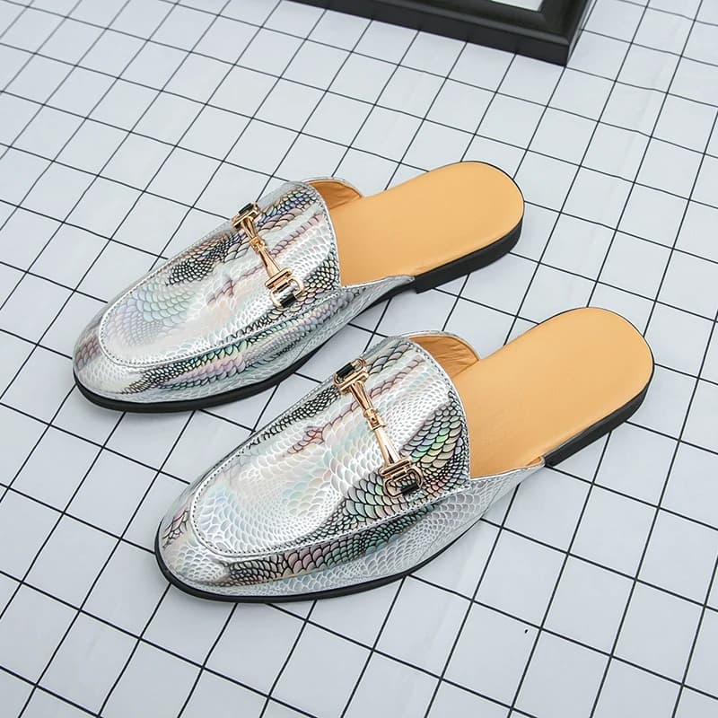 Designer di lusso di marca in pelle nera da uomo pigro mezze scarpe per uomo diapositive muli scarpe casual sandali moda mocassini pantofole 2025