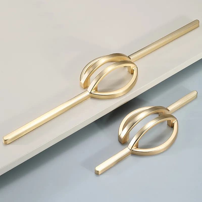 Maniglia per porta dell'armadio di lusso leggera Maniglia per armadio moderna Maniglia per porta con trafilatura in filo di rame per cassetto dorato Nuovo stile cinese