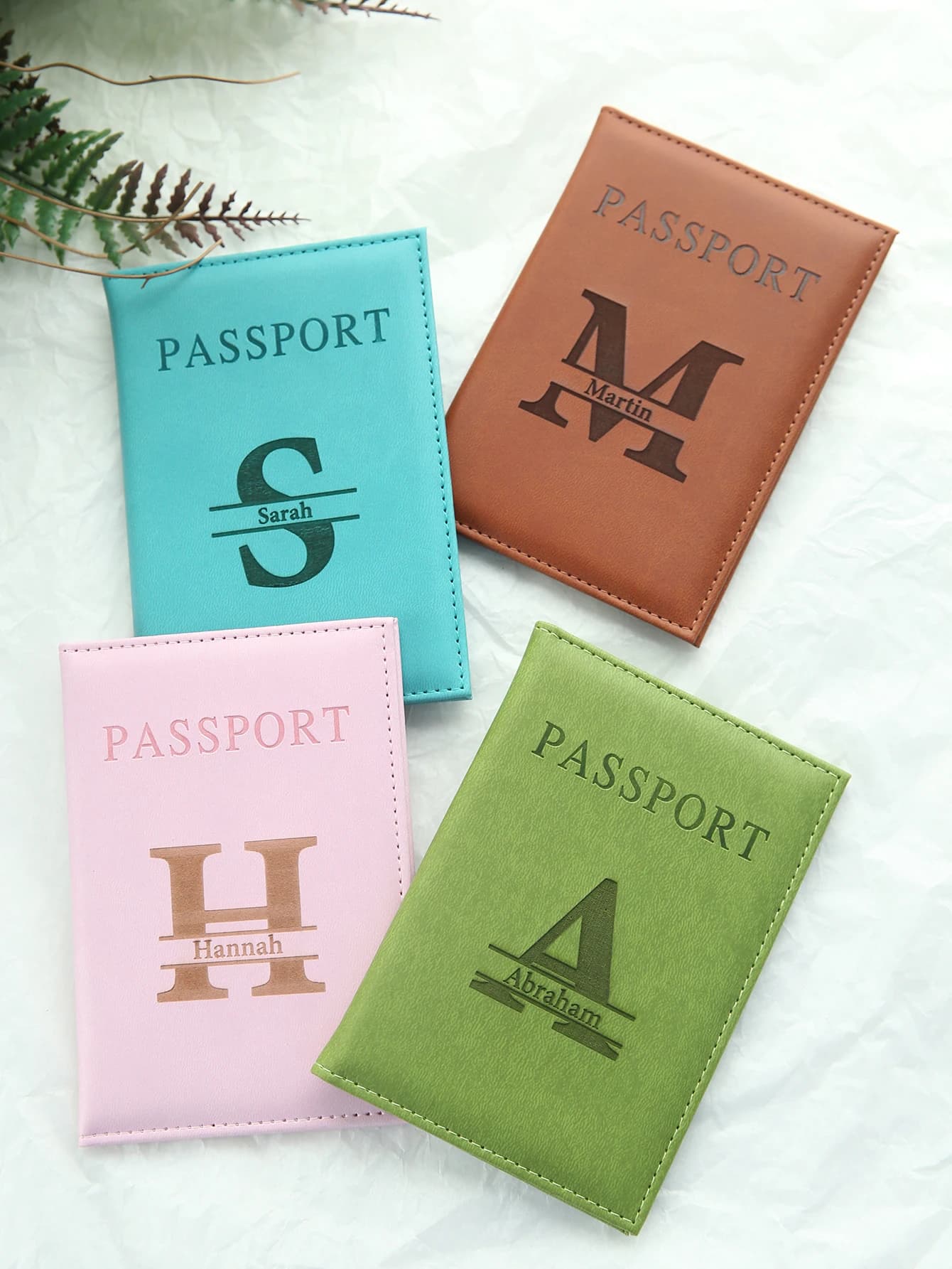 Porta passaporto iniziale con nome personalizzato Design dalla texture della copertura del passaporto in ecopelle personalizzata ed elegante per i viaggi