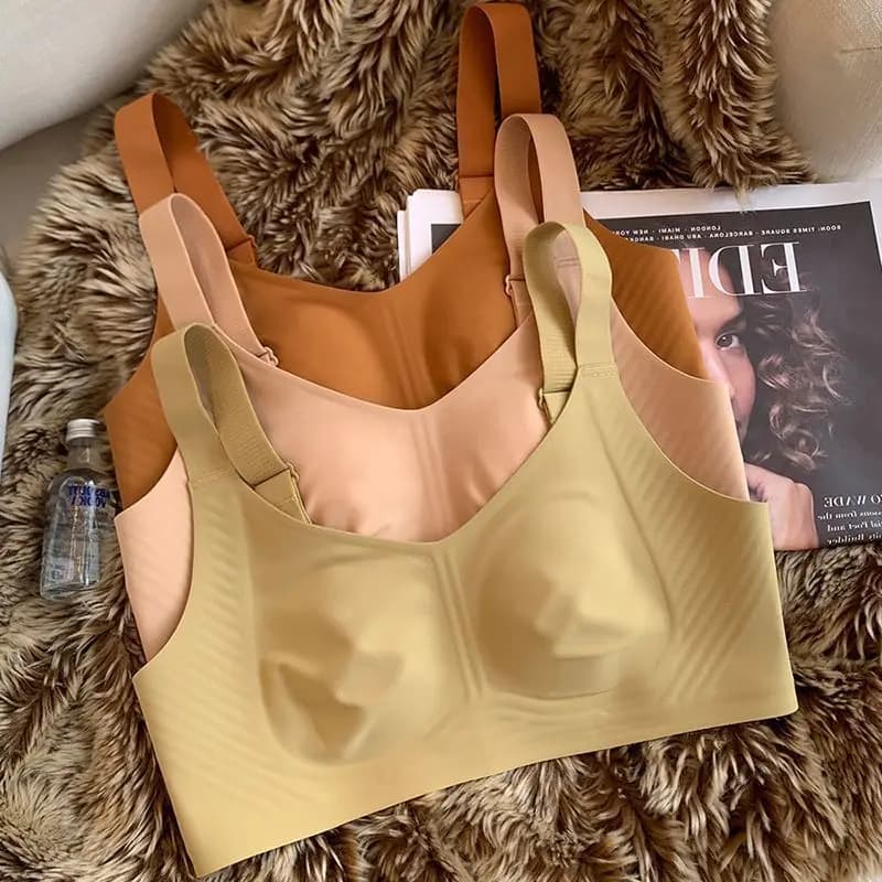 I seni grandi mostrano biancheria intima piccola da donna con orecchie di coniglio ultrasottili senza marcia Seni secondari di grandi dimensioni Reggiseno anti-cedimento
