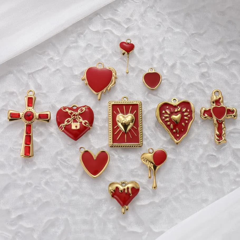 Set di 7 Ciondoli Placcati Oro Vero con Smalto a Goccia, a Forma di Cuore, Croce e Fiore, in Acciaio Inossidabile, Resistenti allo Sbiadimento, per Creazione Gioielli Fai da Te, Regalo