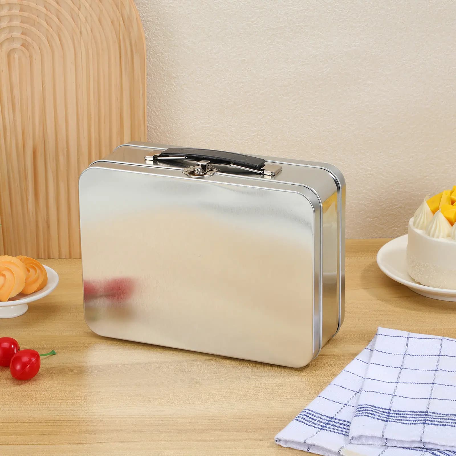Metal Tin Lunch Box Portable Leakproof Storage Box with Handle Large Capacity Food Container Suitable for Gifts Picnic