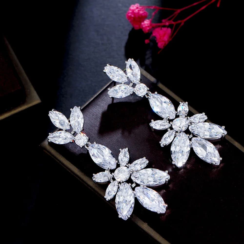 Pera Elegant Shiny CZ Crystal White Gold Color Long Dangle Flower Leaf Drop Earring for Women Engagement Party Jewelry Gift E038