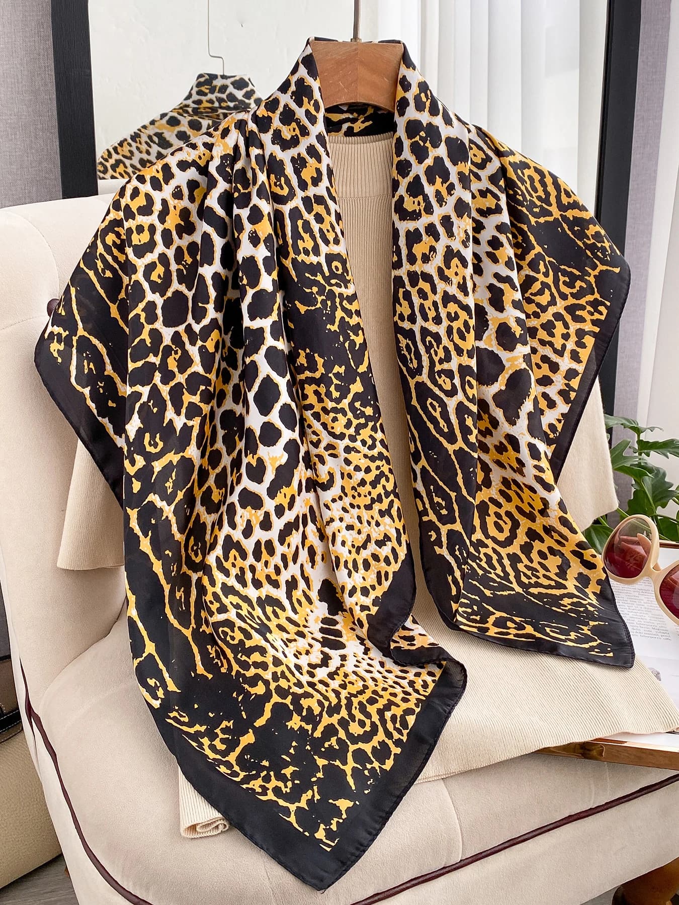 Foulard Quadrato in Seta con Stampa Leopardata 90cm, Sciarpa per Capelli da Donna, Hijab di Design alla Moda, Sciarpe Morbide in Raso, Foulard, Sciarpa a Bandana, Fascia per Capelli