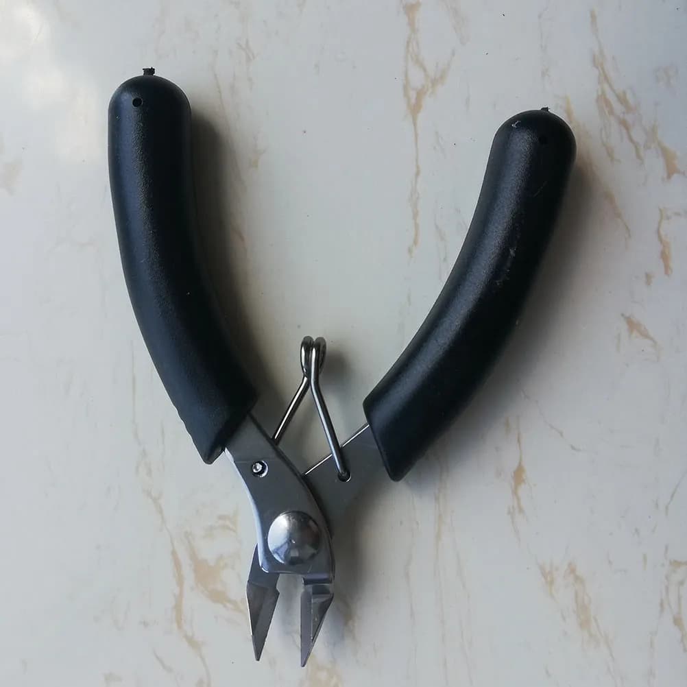 Ergonomic Diagonal Pliers for Tennis Badminton Racket Wire Cutting Spring Assisted Fast Efficient Metal Wire Cutter Professional