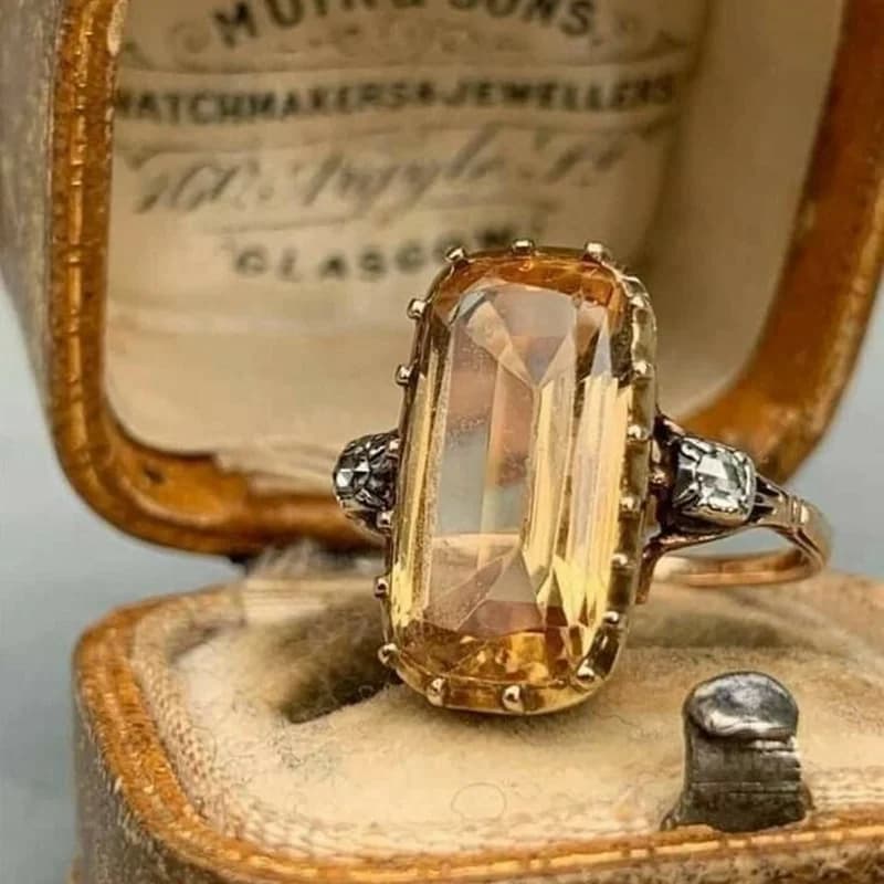 Exquisite Style Long-Shaped Artificial Gemstone Design Ring, Made of Copper, for Ladies' Jewelry, Suitable for Formal Events.