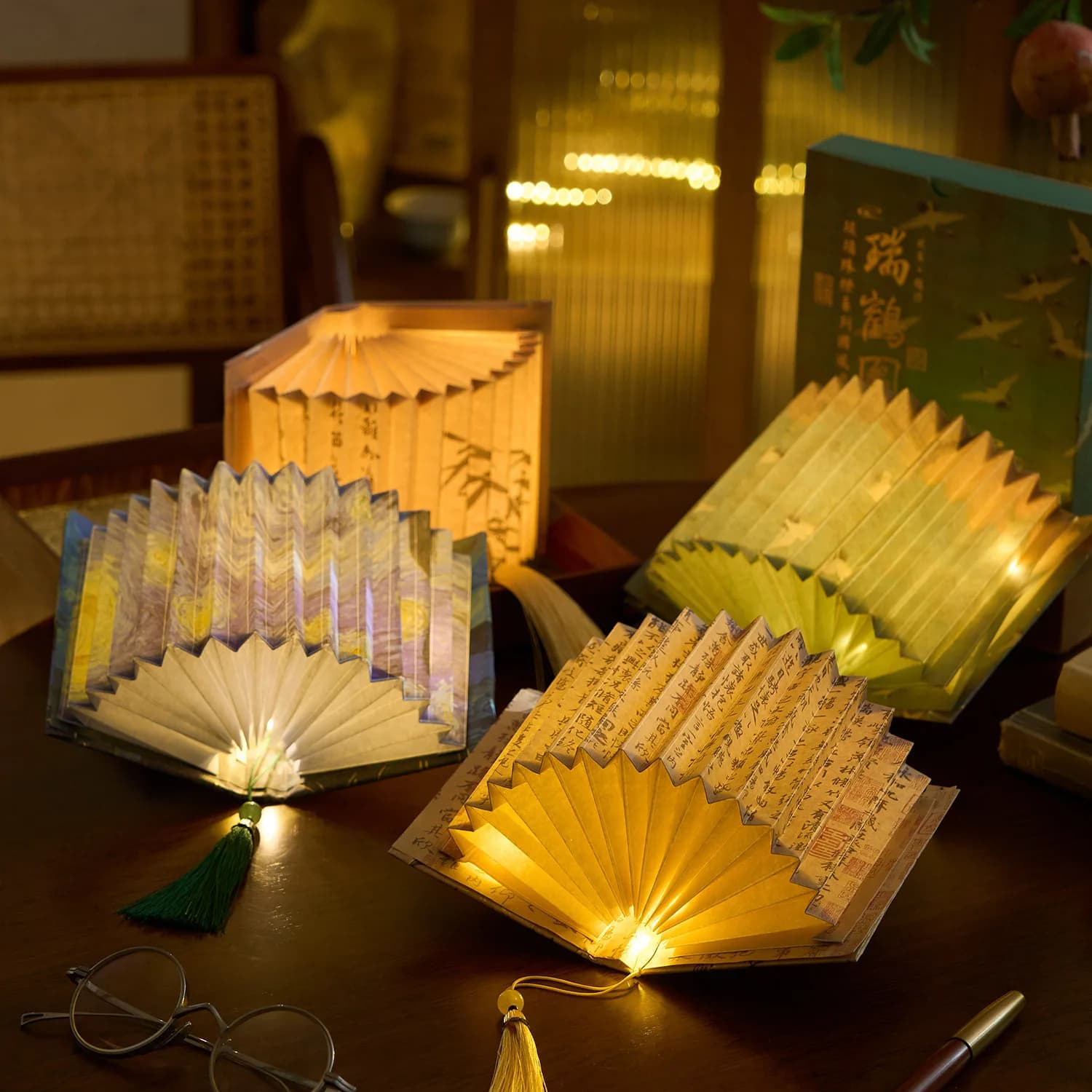 Chinese book lamp in the shape of a fan Lamp with glass beads Series Art Calligraphy Famous Paintings Hand-made table ornaments