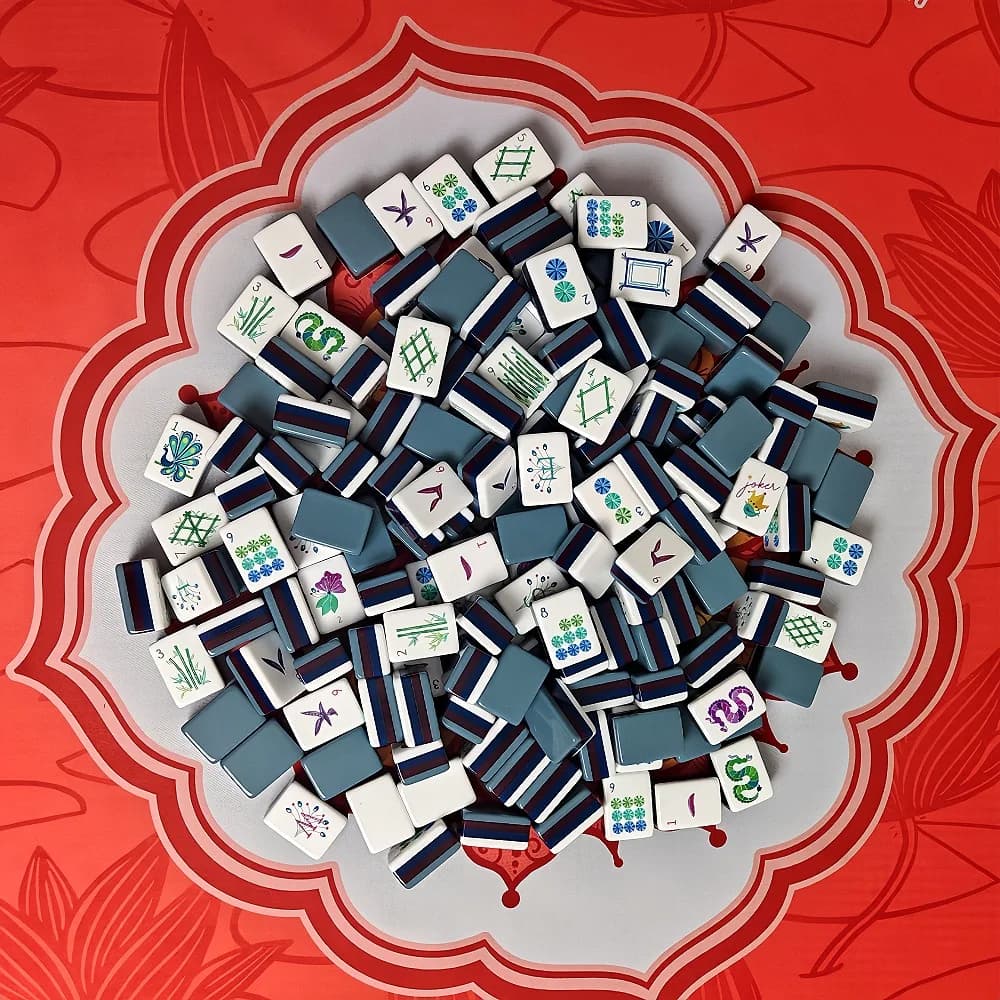 Hot Sale 4-Layer Acrylic Engraved Mahjong Tiles 160 Pcs Portable American Mah Jongg Set, Indoor Family Board Game Surprise Gifts