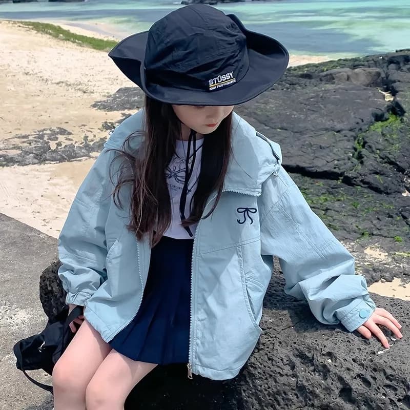 2025 Autunno Nuove ragazze Giacca da esterno Cappotto con cerniera con cappuccio con fiocco in tinta unita per 3-12 anni Cappotto casual primaverile per ragazze adolescenti