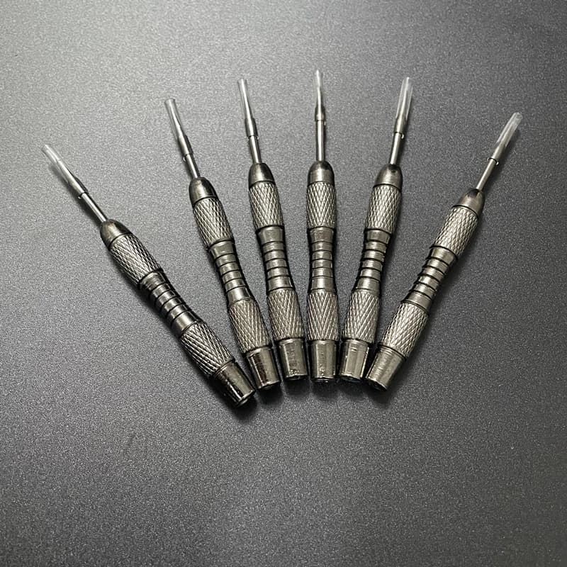 12 aghi per freccette da 18g, con raffinato motivo intagliato, in ferro, processo di galvanizzazione, accessori per freccette, punta in acciaio