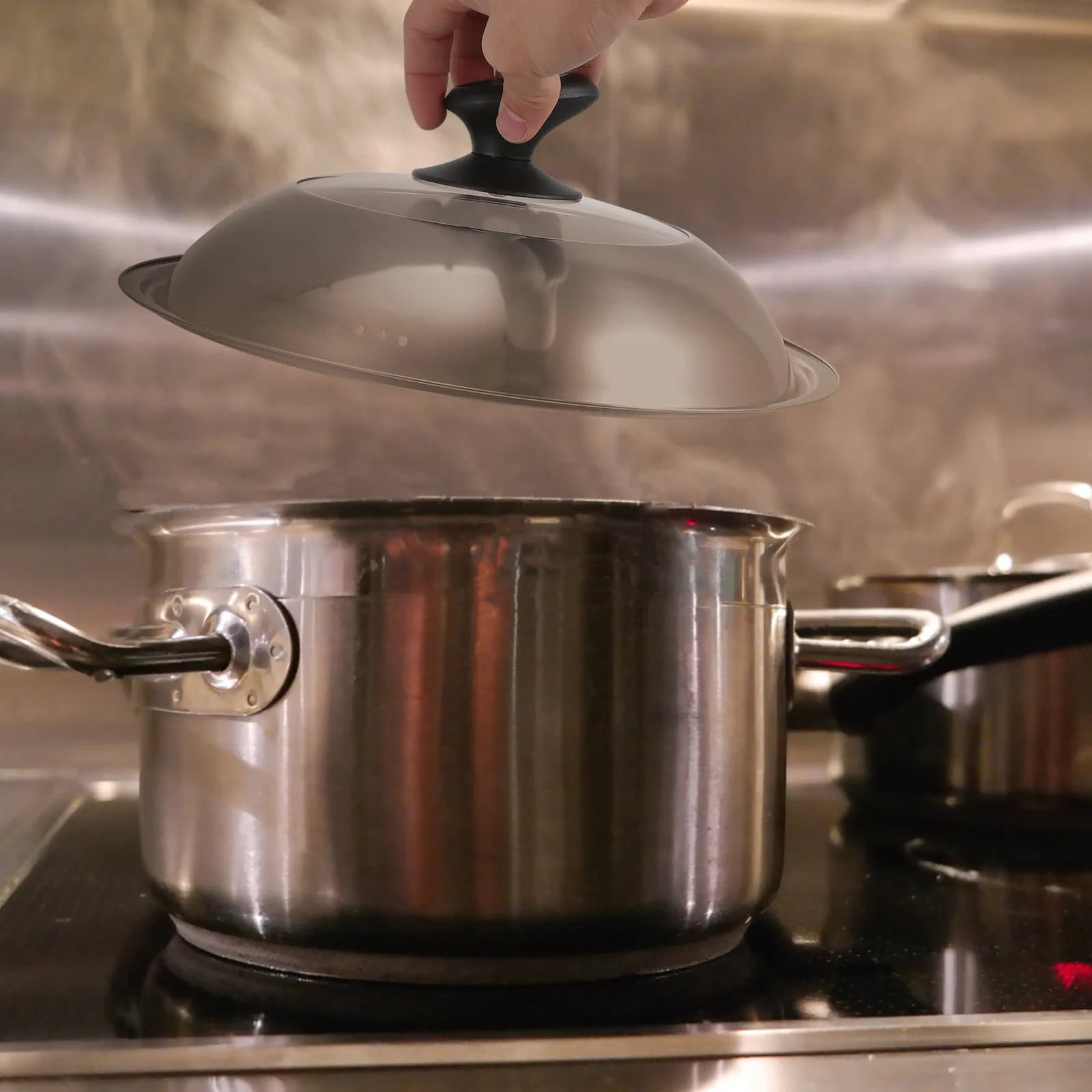 1Pcs Stainless Steel Pot Cover with Heat-Resistant Knob Circular Vent for Overflow Prevention Fits All Pots Woks Frying Pans