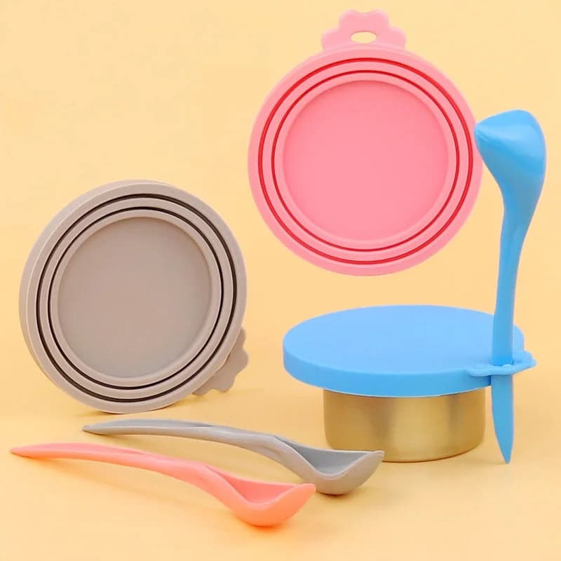 2PCS Reusable Silicone Pet Can Lid, Airtight Seal Food Storage Cover with Spoon for Dogs Cats Canned Food