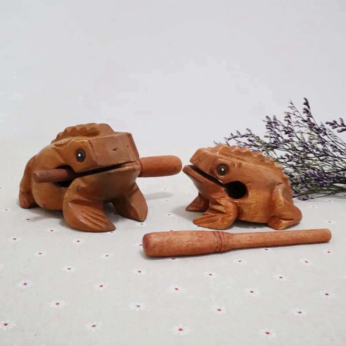 T34C Carved Croaking Wood Percussion Musical Sound Wood Frog Tone Block Toys About 10x6x6cm