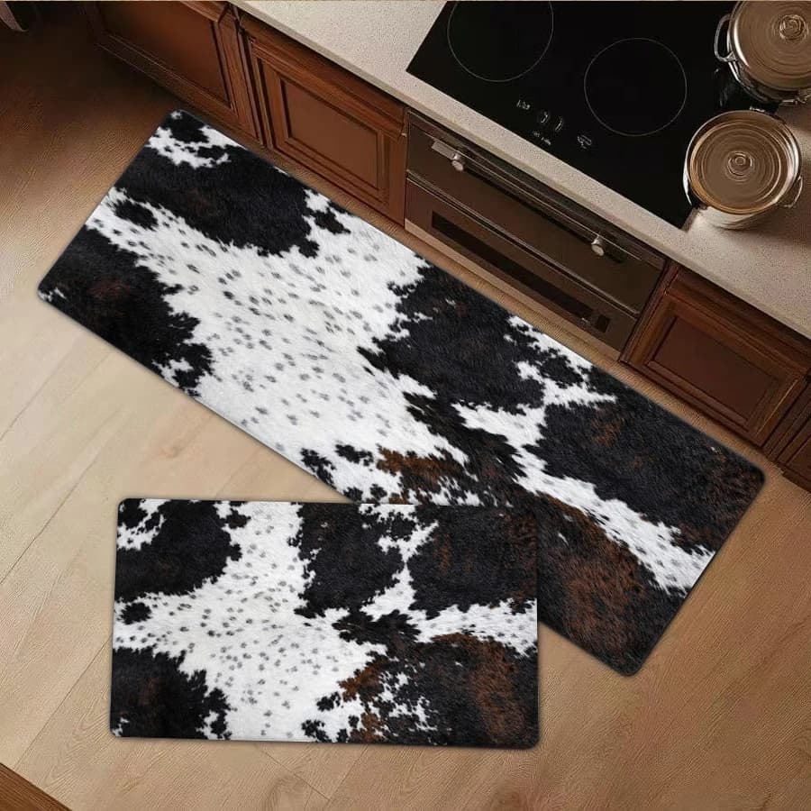 1/2/3Pcs Flannel Kitchen Mat—Faux Cowhide Rug Soft Flannel Floor Mat Western Decor Animal Print Carpet Area Rug Modern Living Room Bedroom Kitchen Home Decor mat—Soft,Comfortable,Suitable For Bathroom,Bedroom,Kitchen,Laundry Room