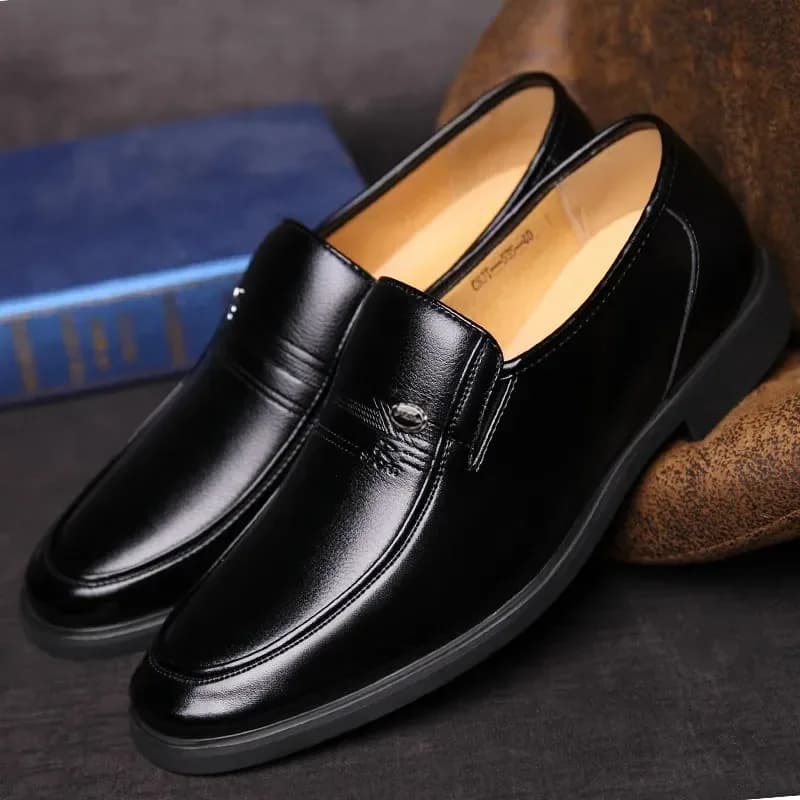 Mocassini da Uomo Neri Slip-on in Pelle Traspirante, Taglie Forti 38-44, Modello 2026, Scarpe Eleganti di Lusso