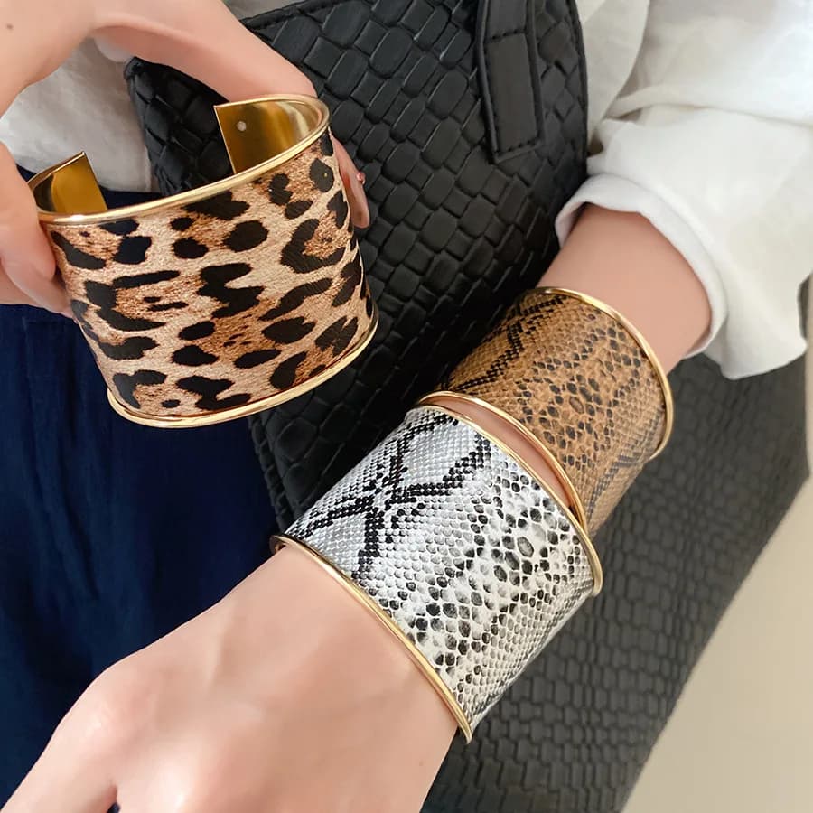 Braccialetti con apertura esagerati in pelle con stampa leopardata per donna Bracciale con polsino largo grosso geometrico Elegante gioiello di moda Party W