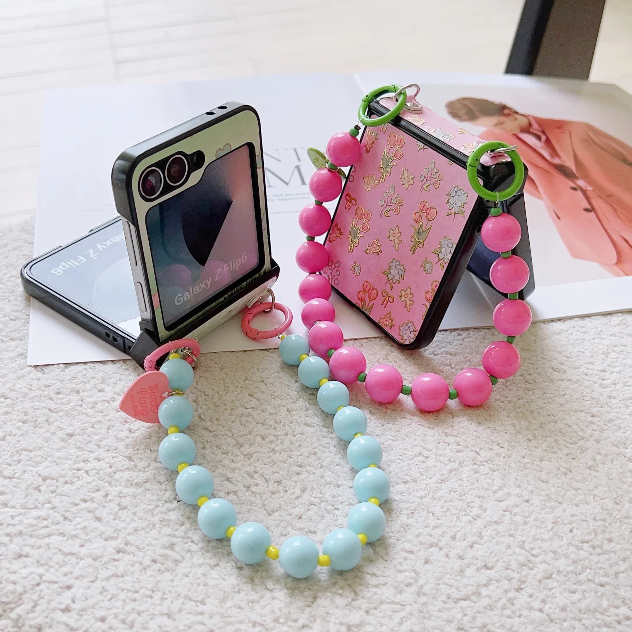 Custodia in pelle PU con fiore abbronzante con protezione cerniera Bracciale con cinturino a catena da polso per Samsung Galaxy Z Flip 7 6 5 4 3 Custodia per telefono