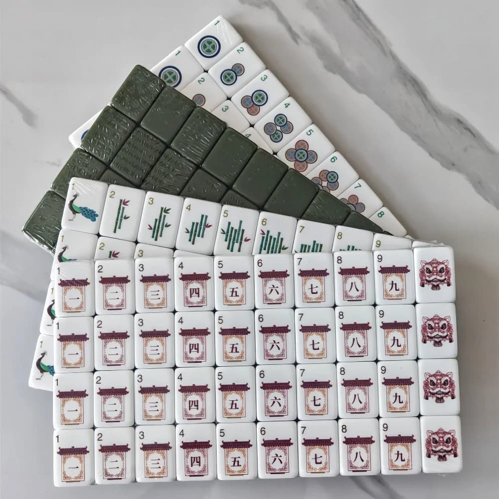 Olive Green Luxury Engraved American Mahjong Sets 4-Layer Acrylic Mahjong 160 Tiles Leisure Family Home Party Mah Jongg Game