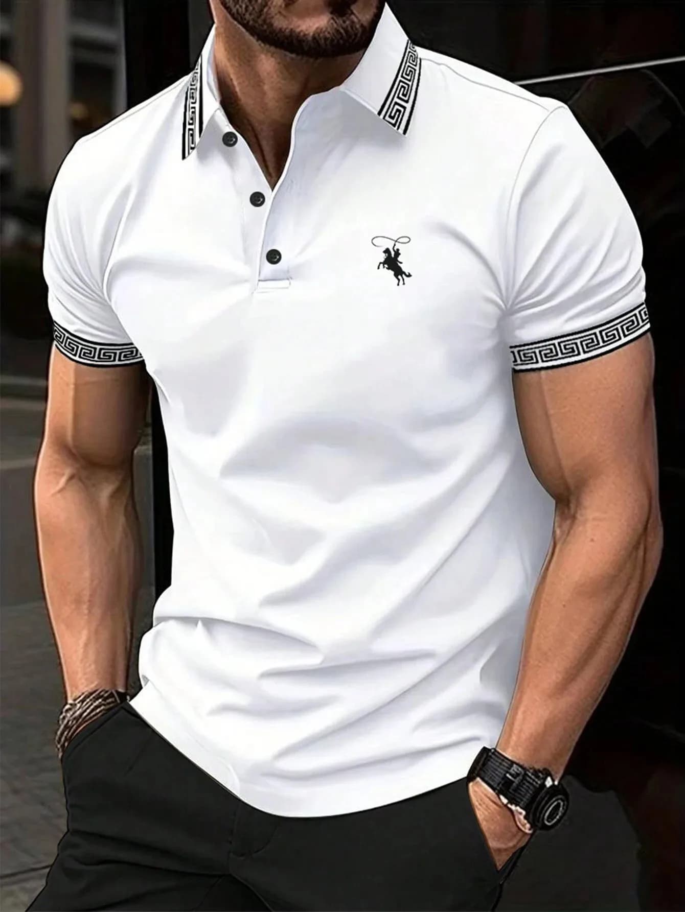 La nuova maglietta POLO da uomo a maniche corte per l'estate 2025, presenta una stampa casual con motivo a righe 3D, alla moda e confortevole