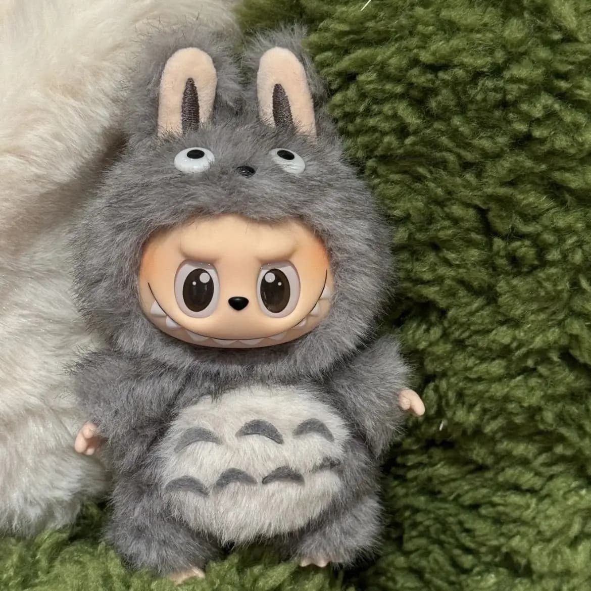 KK HOT Cute Totoro Labubu Dress Up Peluche Vestiti per bambini Ciondolo per bambole Regalo per bambini Giocattolo per bambole