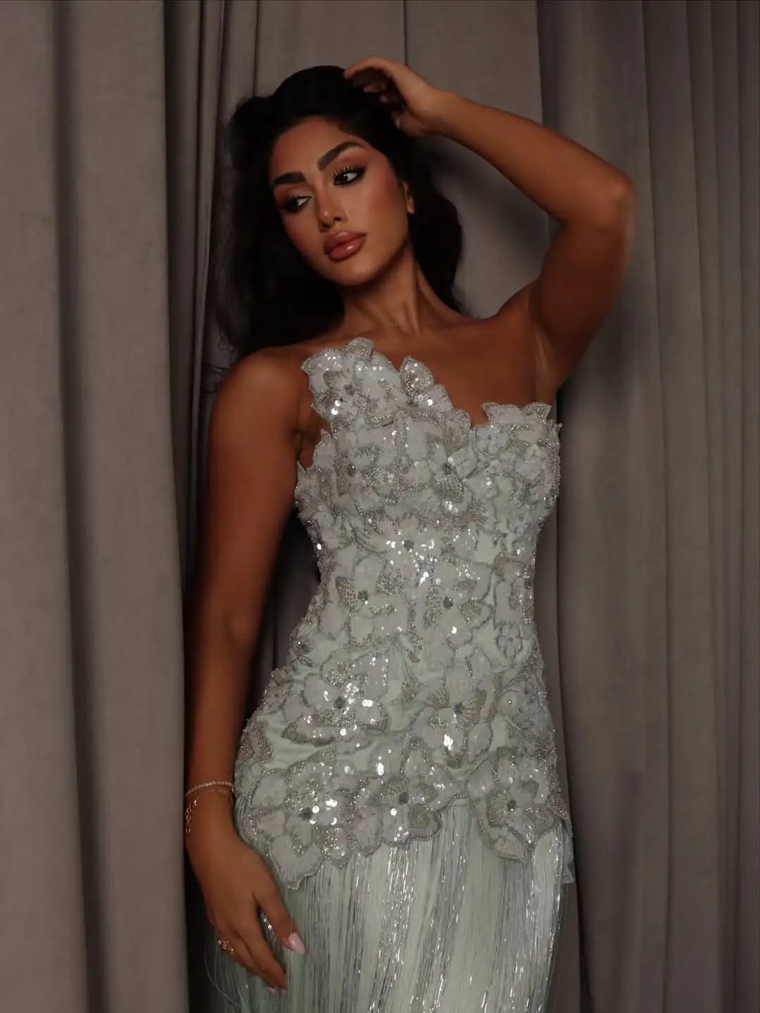Abito da ballo senza spalline, elegante abito da festa, abito da sera dritto, personalizzabile con decorazioni a nappa per occasioni speciali