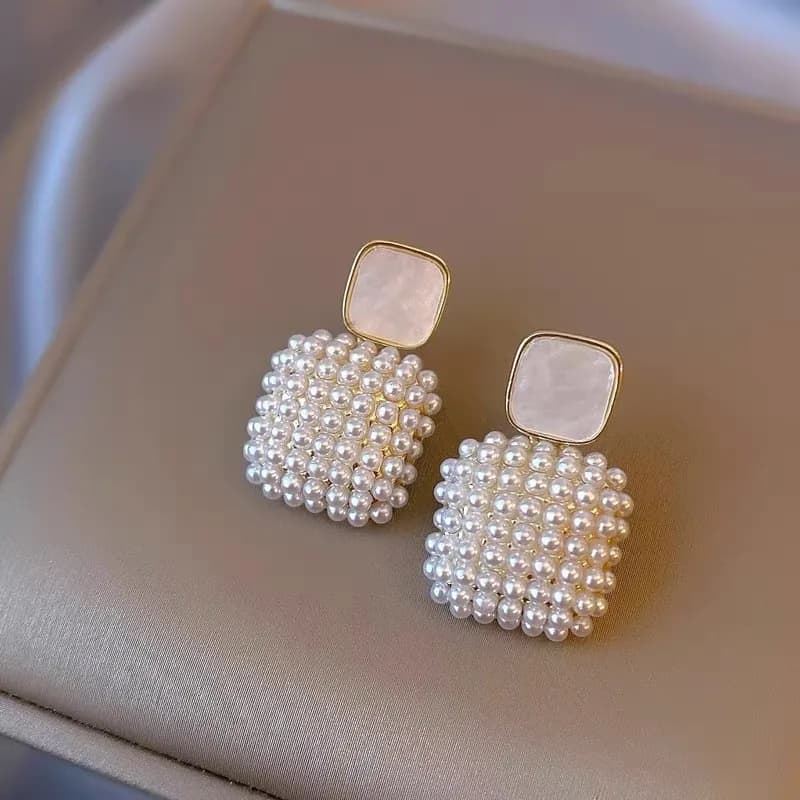 Retro square pearl earrings women's Korean niche design high-end stud earrings versatile earrings
