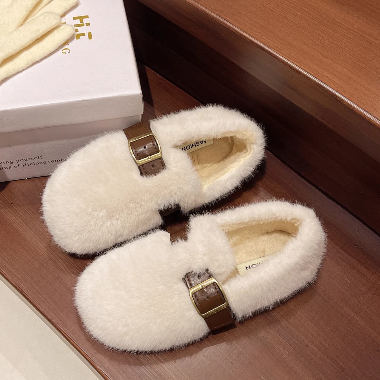 Eleganti mocassini in pelliccia di visone donna inverno caldo peluche slip-on punta tonda scarpa piatta da donna cinturino con fibbia soffice mocassino Zapatos