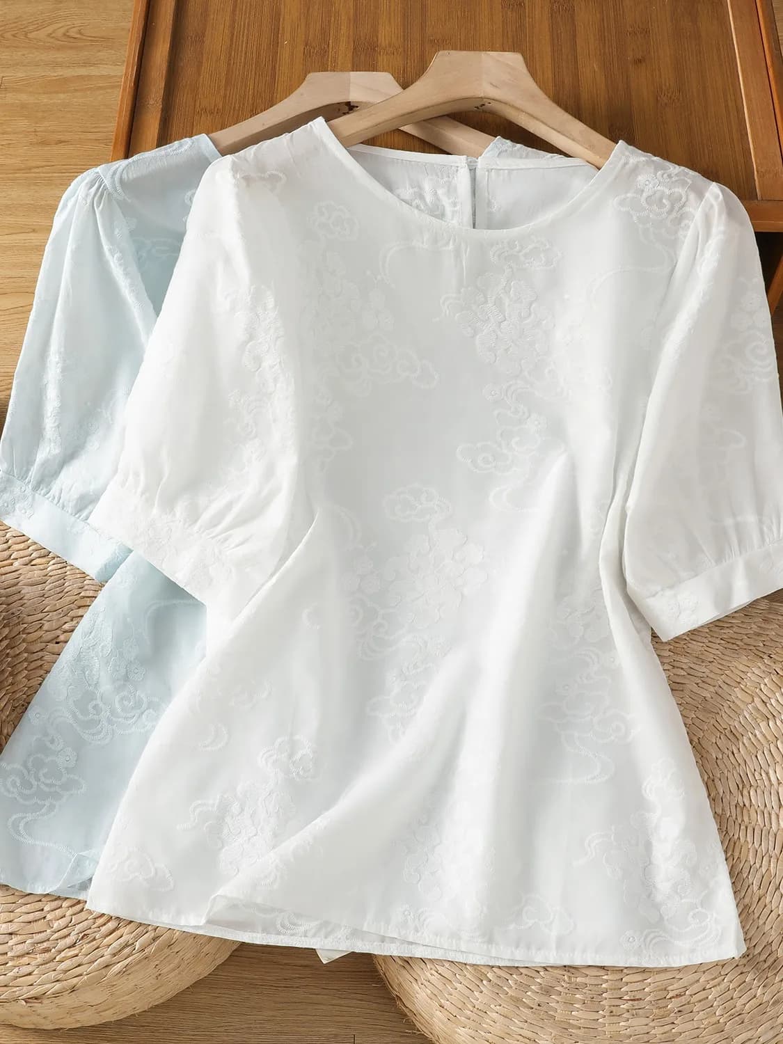 Elegante T-shirt ricamata in puro cotone da donna, camicia estiva a maniche corte, stile cinese, con motivo a nuvole, traspirante