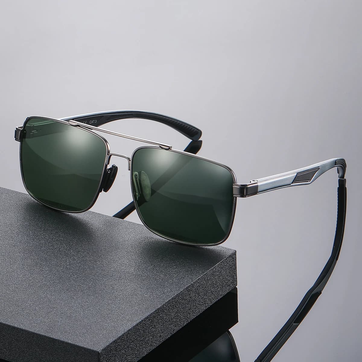 Polarized Men's Sunglasses, High-Definition Uv400, Stylish Metal Frame Sunglasses, Suitable for Men for Driving, Traveling, and Outdoor Activities