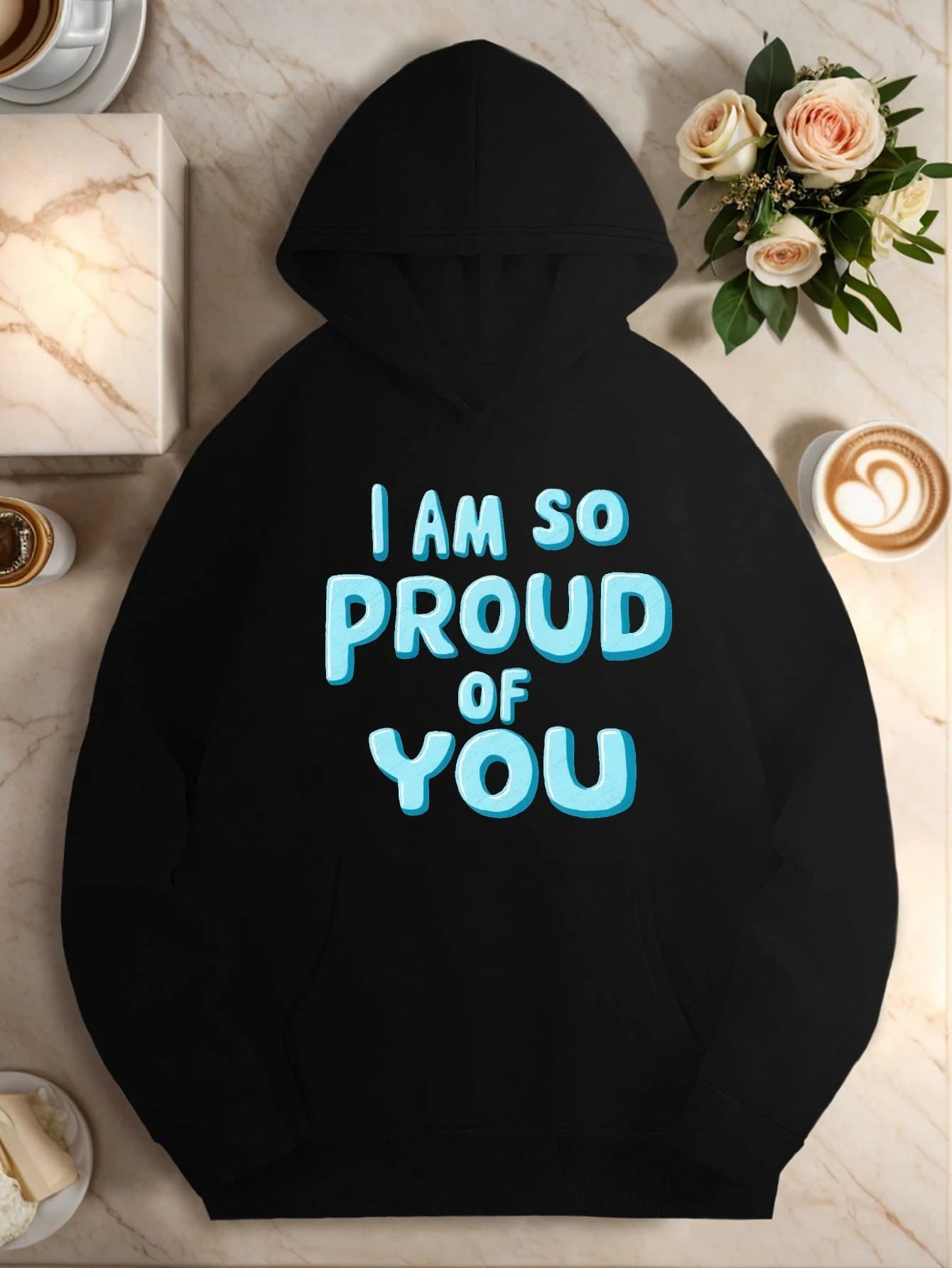 Felpa con cappuccio da donna orgogliosa - Nera con lettere blu "I'm Very Proud of You", motivi geometrici, tasca frontale, felpa casual autunno/inverno