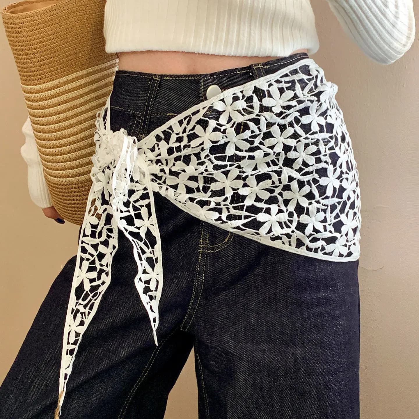 Nuovo Foulard Triangolare Coreano in Pizzo per Donne, Sciarpa Bianca con Fiori all'Uncinetto, Bandana Floreale per Viaggi e Fotografia