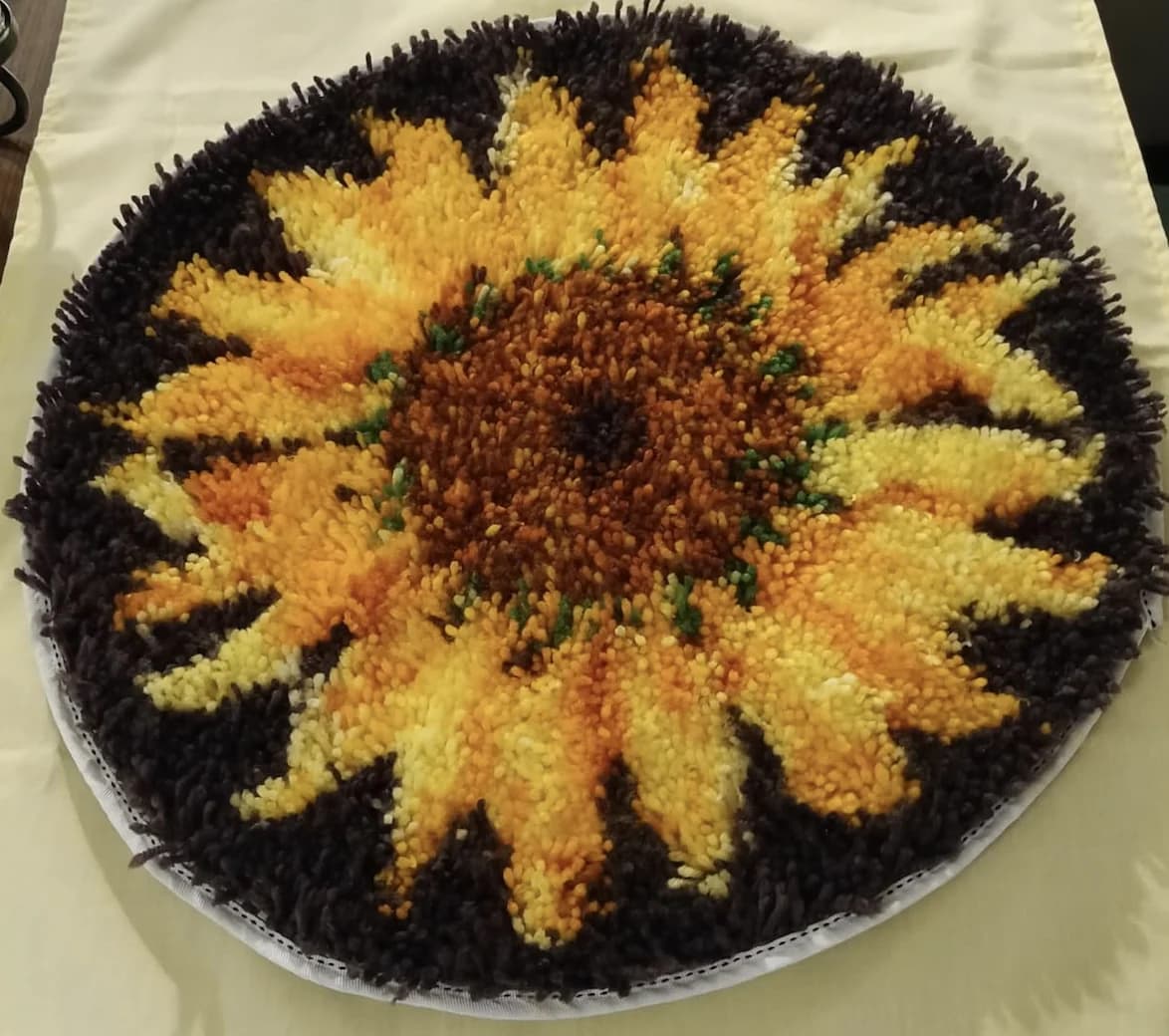 Kit tappeto con gancio di chiusura, kit di filati all'uncinetto per tappeti fai da te in tela stampata con motivo girasole, decorazione ricamata 20,4" X 20,4" (52 * 52 cm)