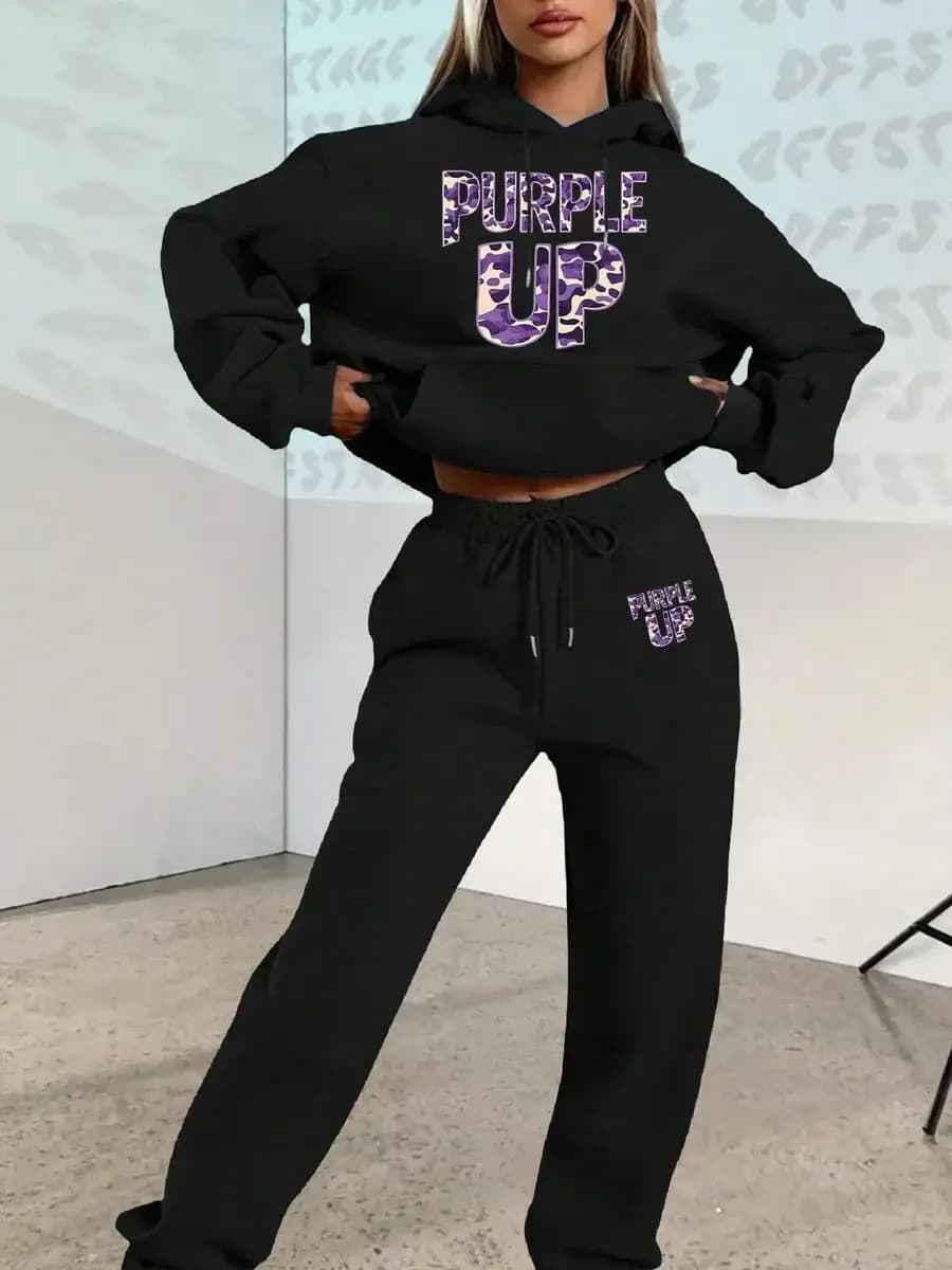 Set due pezzi con felpa corta con stampa Purple Up e pantaloni jogger, completo casual da donna