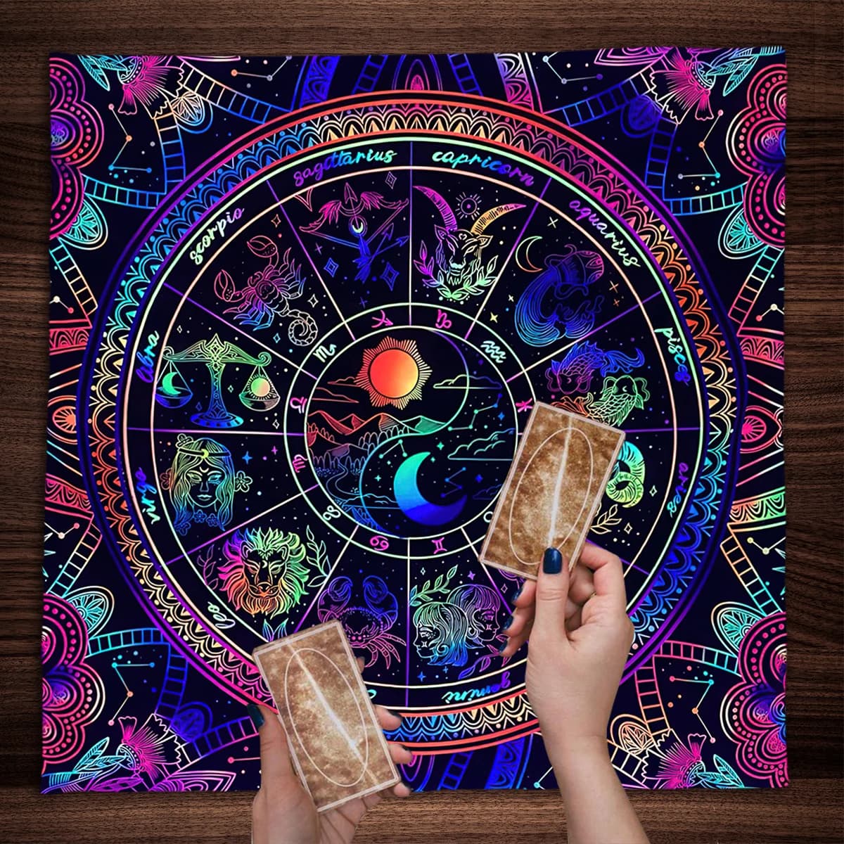 Tovaglia per carte dei tarocchi Mandala con 112 costellazioni Panno da altare colorato per la lettura di carte con decorazioni per la casa Sun Moon & Mountain
