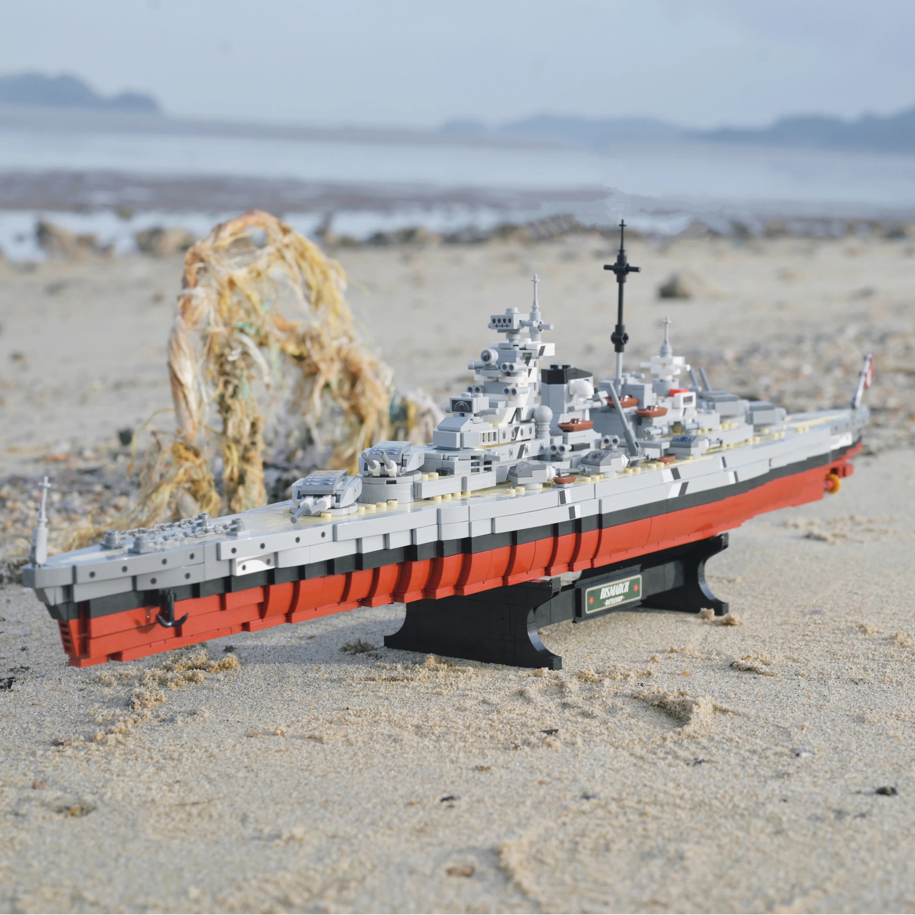 Set di Costruzioni Nave da Guerra Classe Bismarck 2081 Pezzi FC420, Modello in Mattoncini della Leggendaria Nave della Seconda Guerra Mondiale, Regalo per Adulti