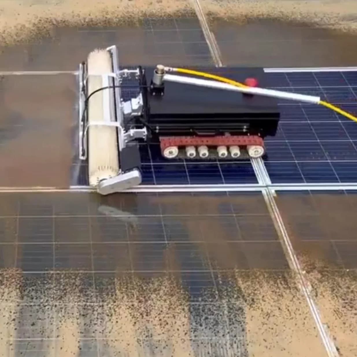 Attrezzatura robot per la pulizia dei pannelli fotovoltaici Pulitore fotovoltaico per pannelli solari Pulitore per energia fotovoltaica completamente automatico Solare