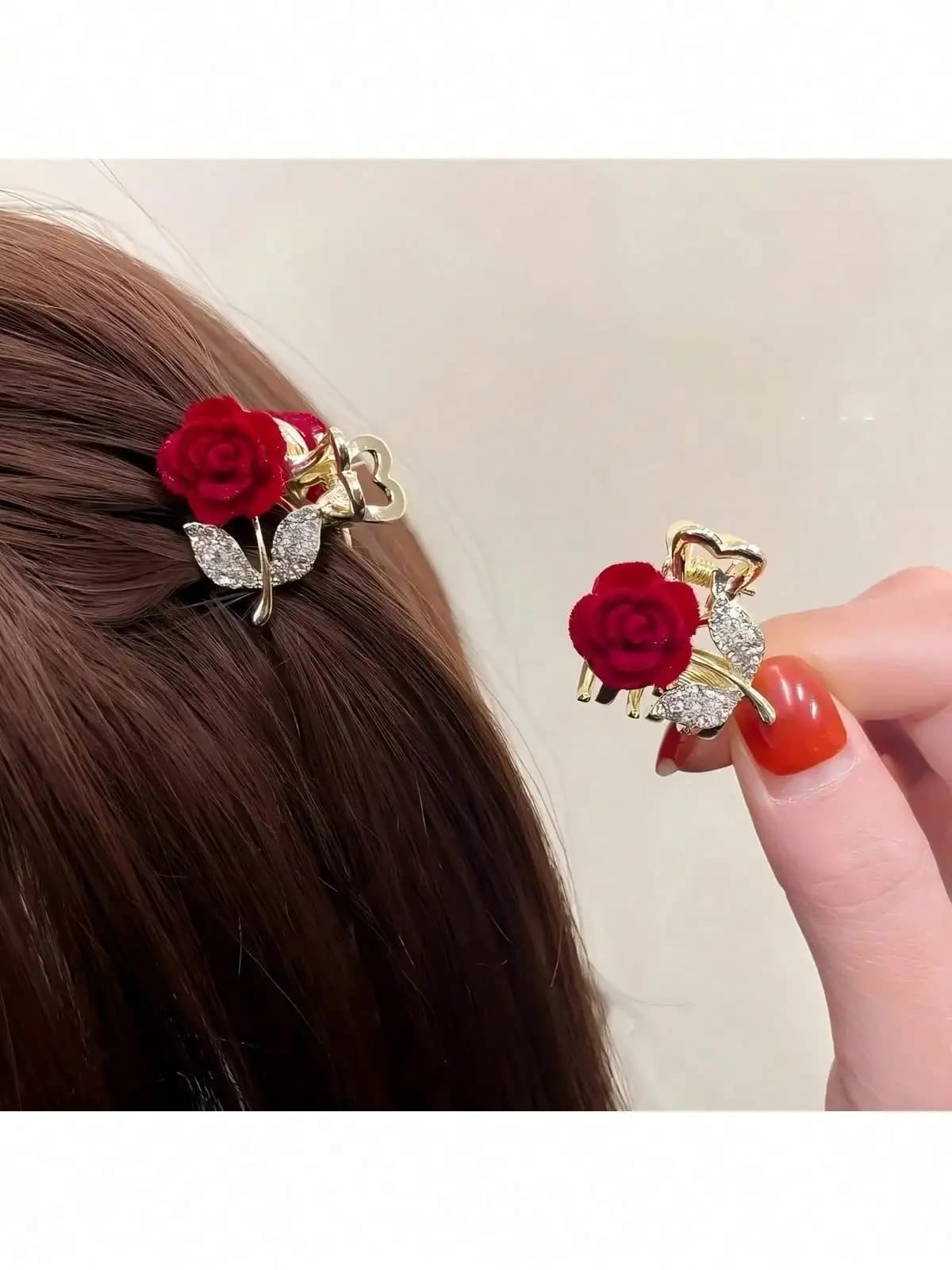 1 elegant hair clip with sparkling rose-shaped strass. A warm and sweet gift for holidays or daily occasions! Mother's Day
