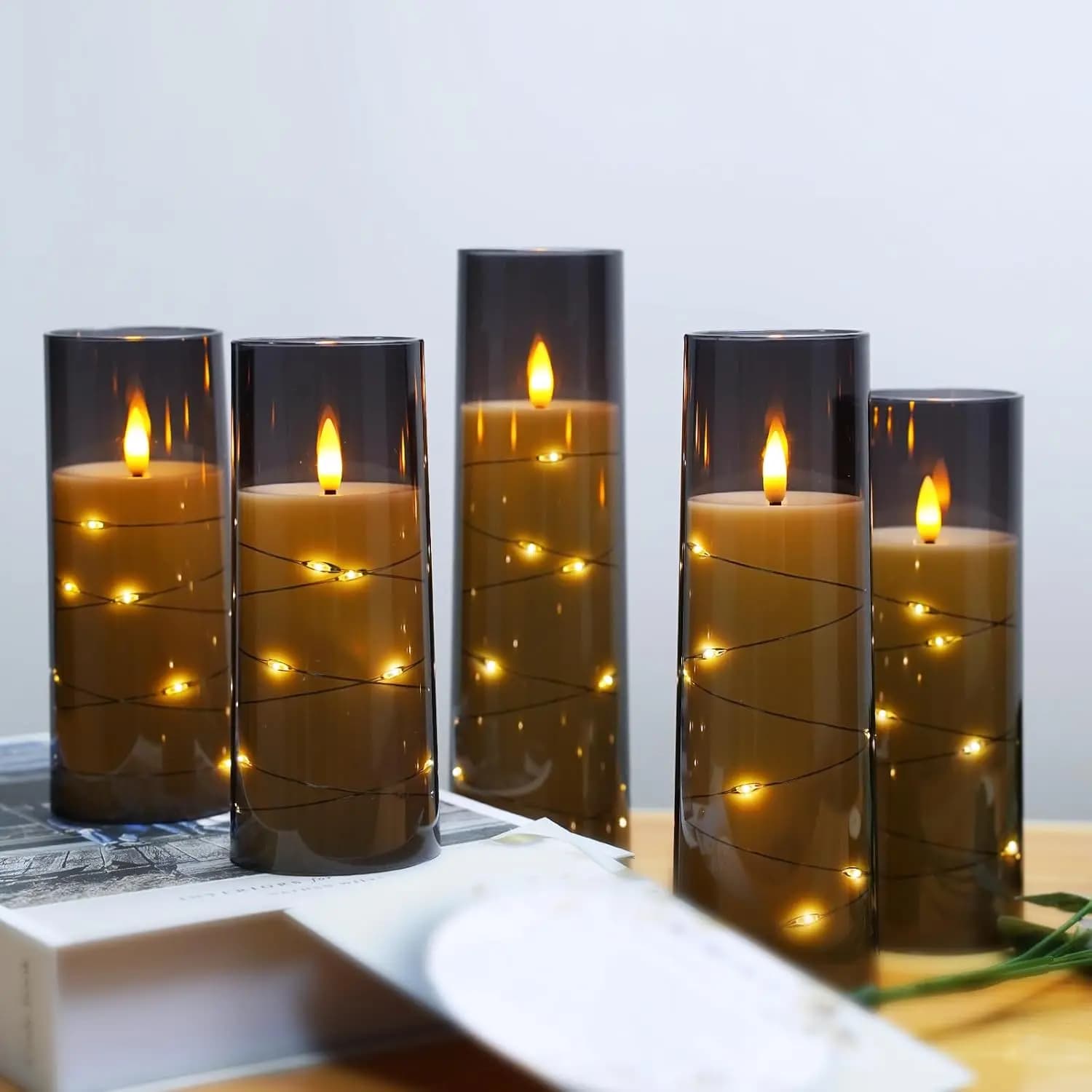 Candele LED tremolanti senza fiamma, alimentate a batteria, con stringa LED integrata, lampada a pilastro in acrilico, telecomandata D5.5