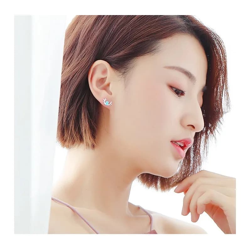 Orecchini a perno semplici Mori Yilu, versione coreana femminile alla moda con diamante blu e corna, orecchini a perno con zirconi, orecchini natalizi