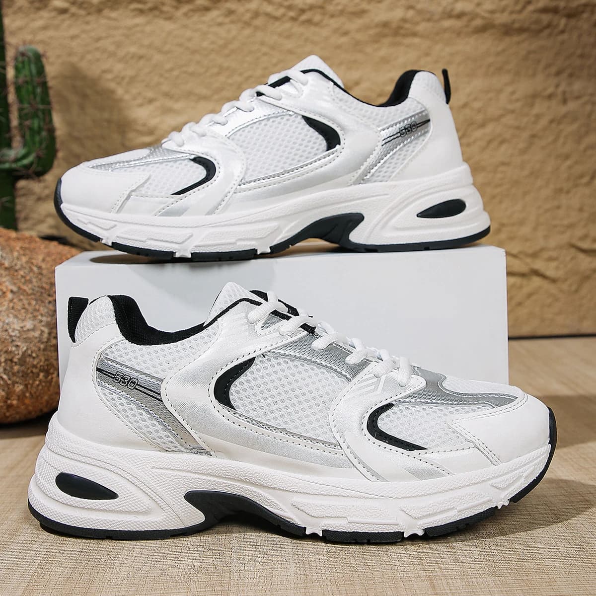 2025 Nuove scarpe da corsa Sneakers traspiranti da uomo Estate Mesh leggero Cuscino d'aria Sneakers da donna Scarpe da allenamento stringate per esterni
