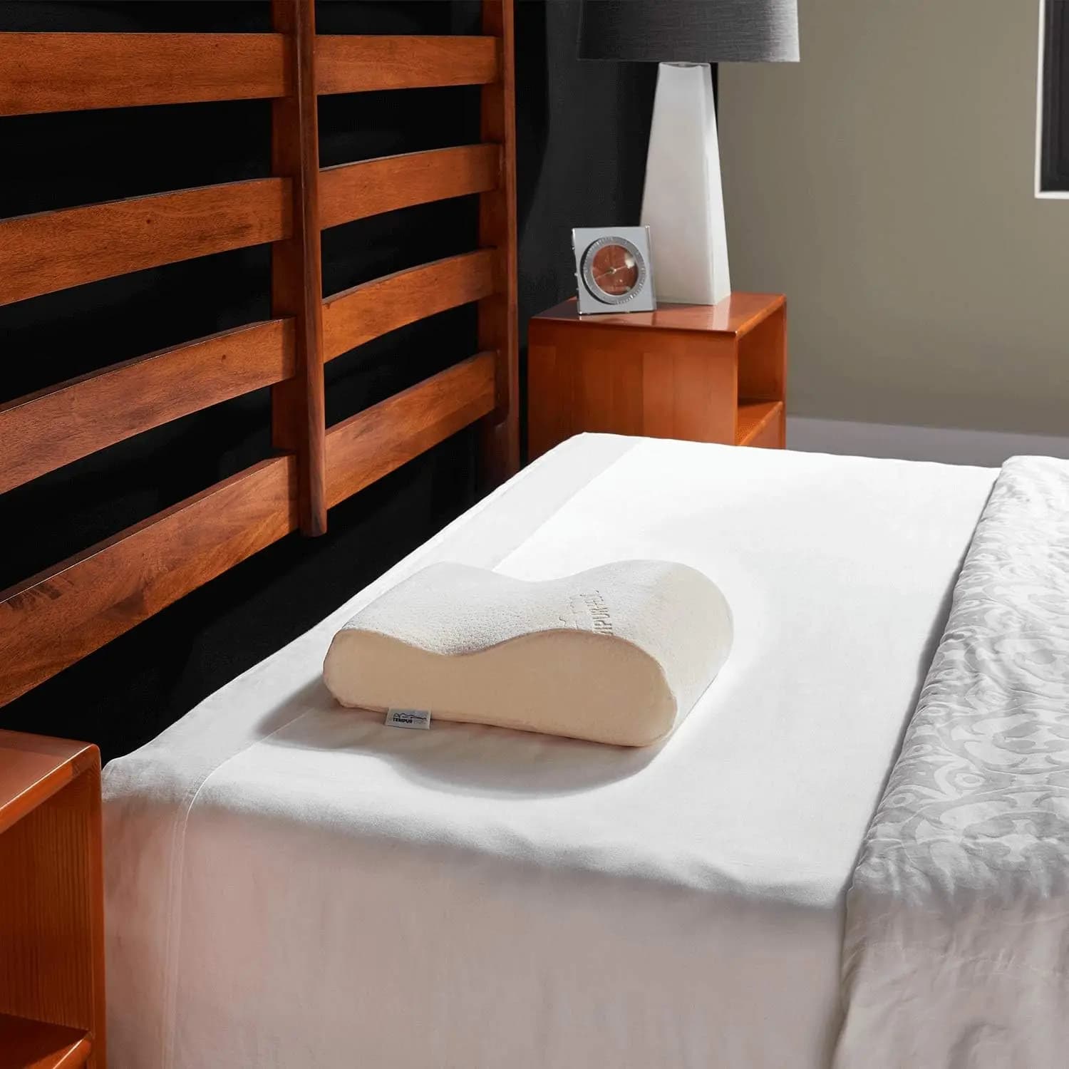 Cuscino da viaggio per chi dorme sul fianco e sulla schiena, supporto ergonomico, sollievo dalla pressione, bianco